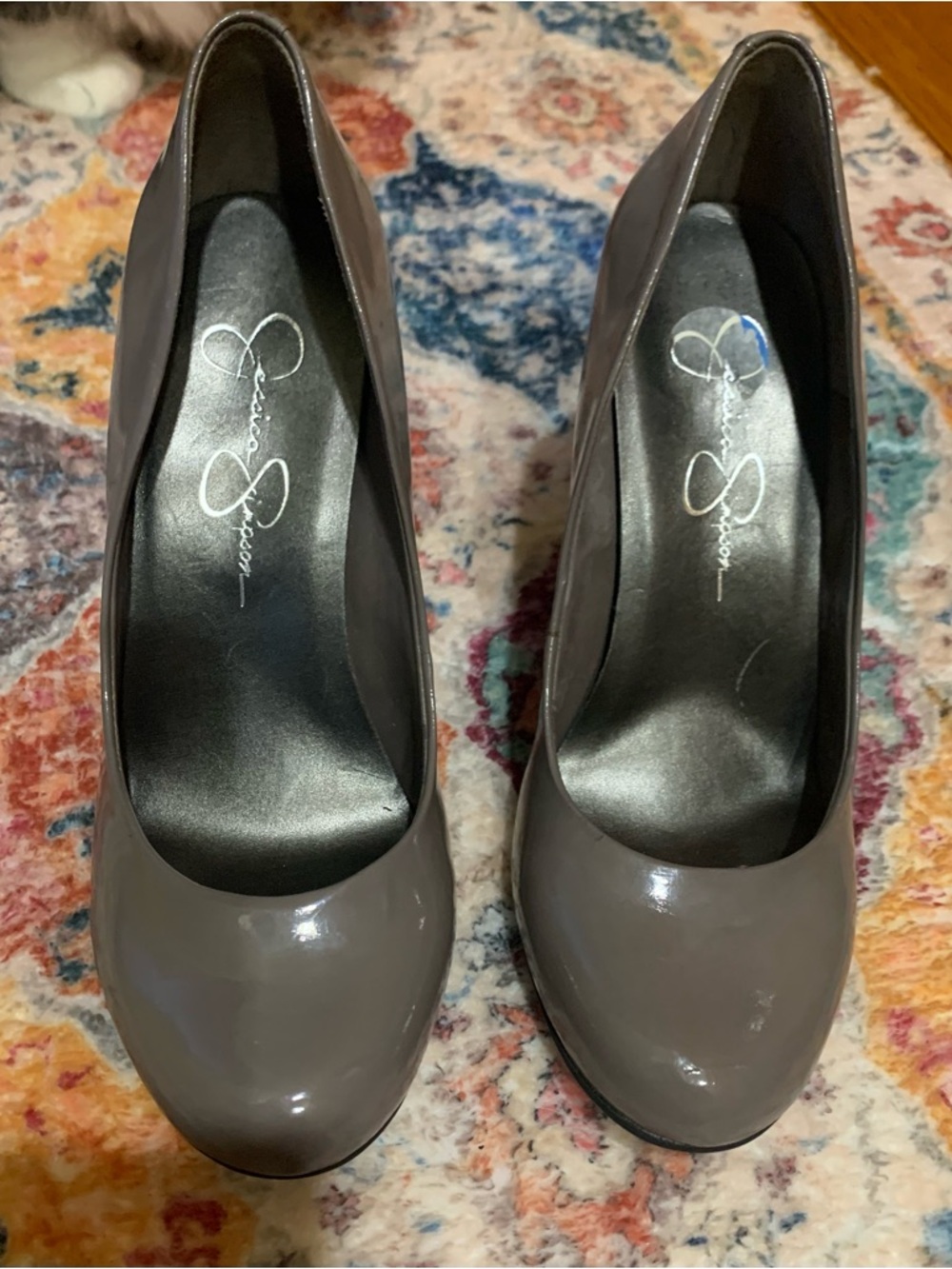 Jessica Simpson Gray Patent Round-Toe Pumps